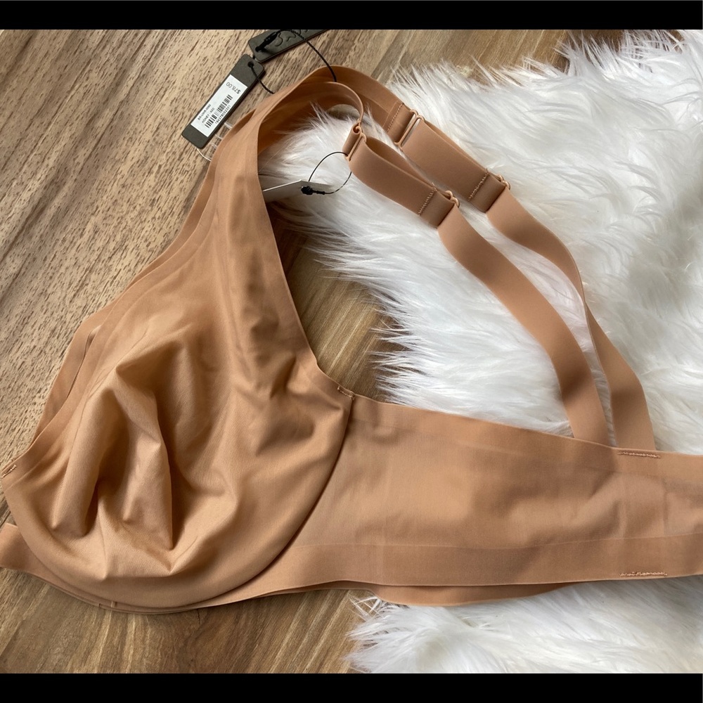 Skims Naked Underwire Plunge Bra in Honey 42D - Picture 2 of 8